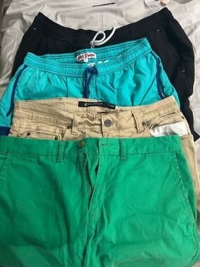 4 different pairs of casual shorts ⚫️ALL 4 ARE INCLUDED ⚫️